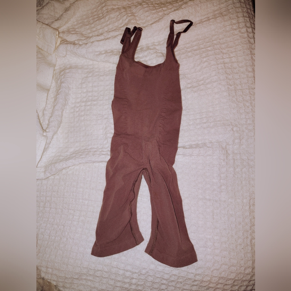 SKIMS Tan Sleeveless Top